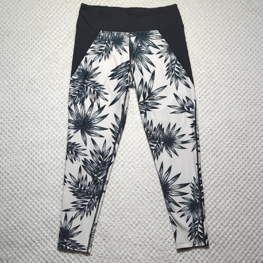 Betsey Johnson Performance Cropped Leggings